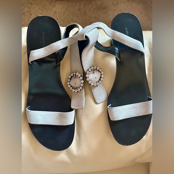 Isabel Marant Jaykee Embellished Suede Sandals in light gray. Size 39/ US 8.5-9 - Picture 7 of 8